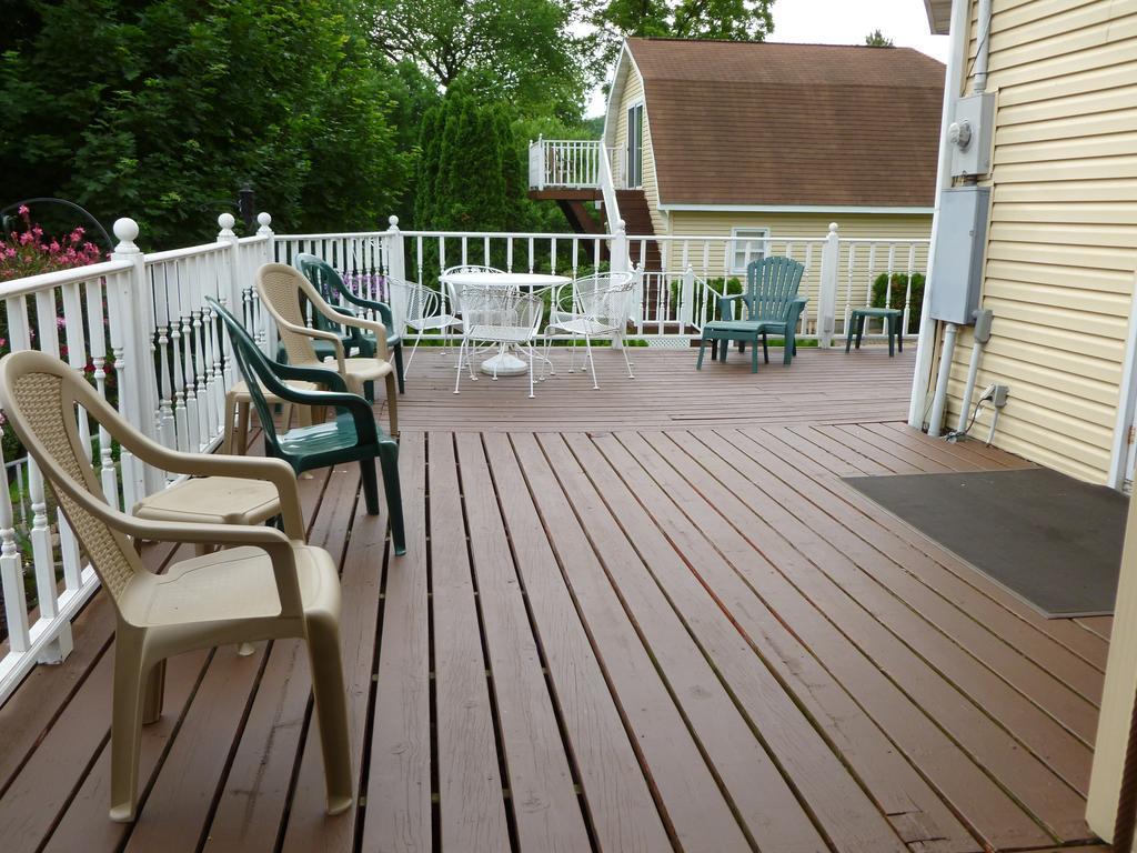 Вилла Trickling Waters Retreat Marquette Экстерьер фото