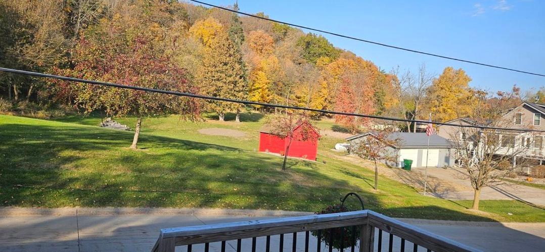 Вилла Trickling Waters Retreat Marquette Экстерьер фото