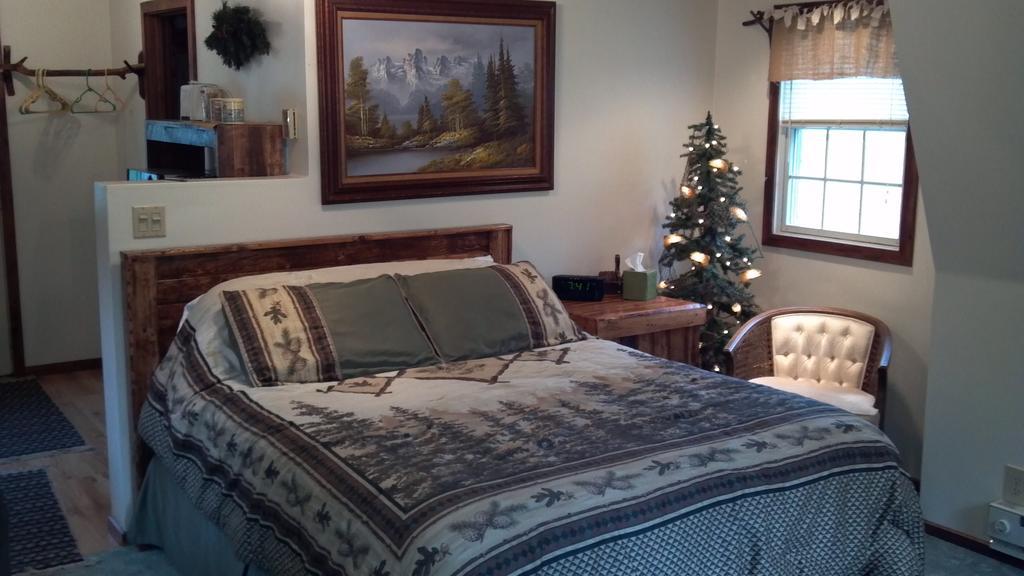 Вилла Trickling Waters Retreat Marquette Номер фото