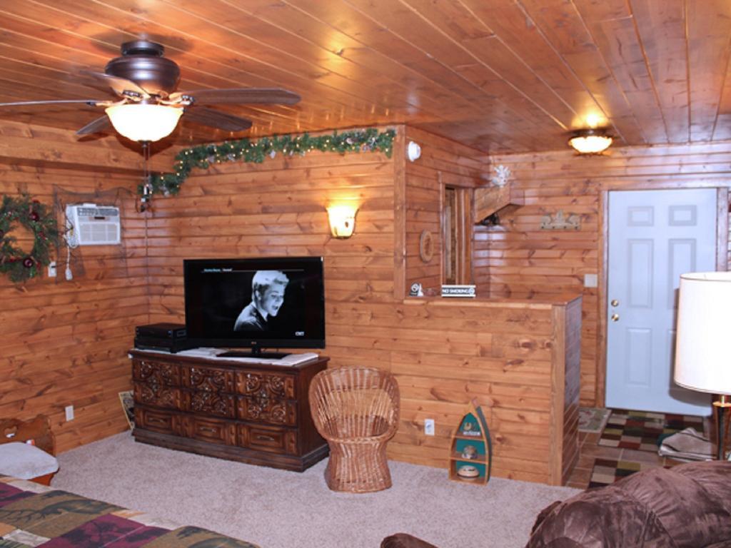 Вилла Trickling Waters Retreat Marquette Номер фото