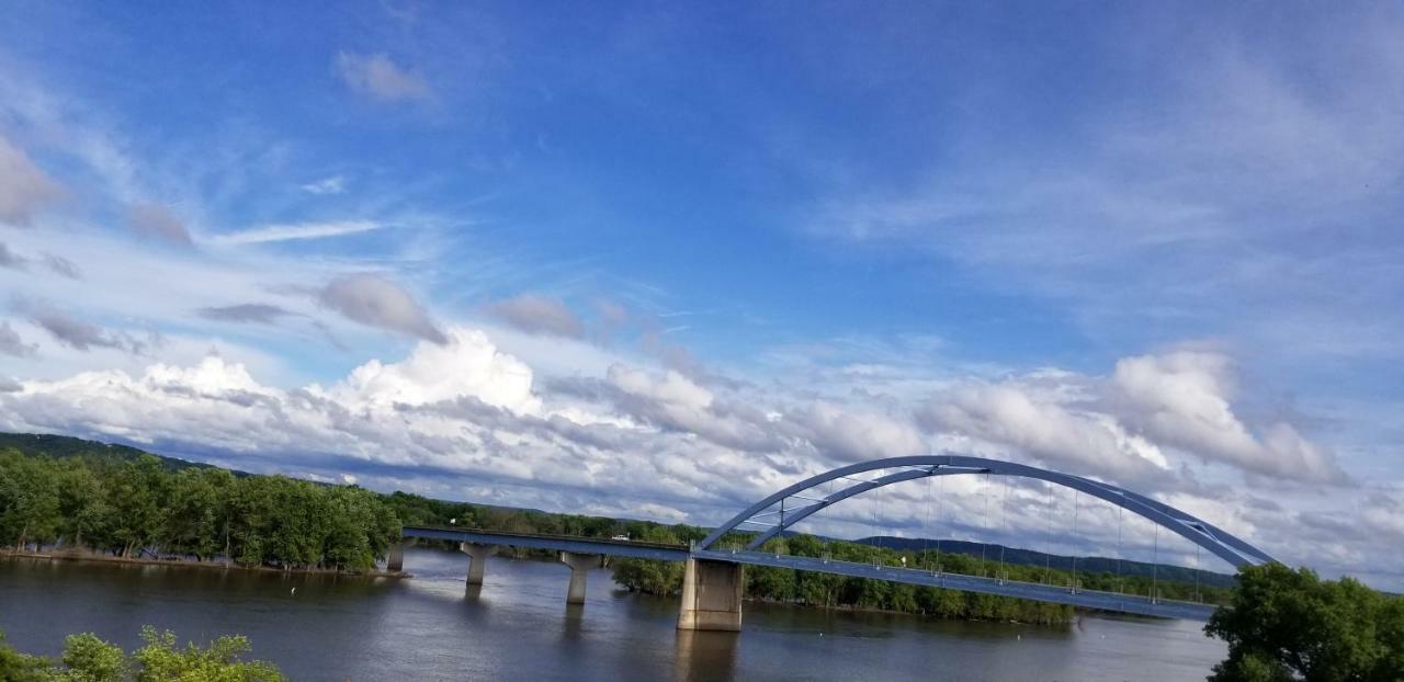 Вилла Trickling Waters Retreat Marquette Экстерьер фото